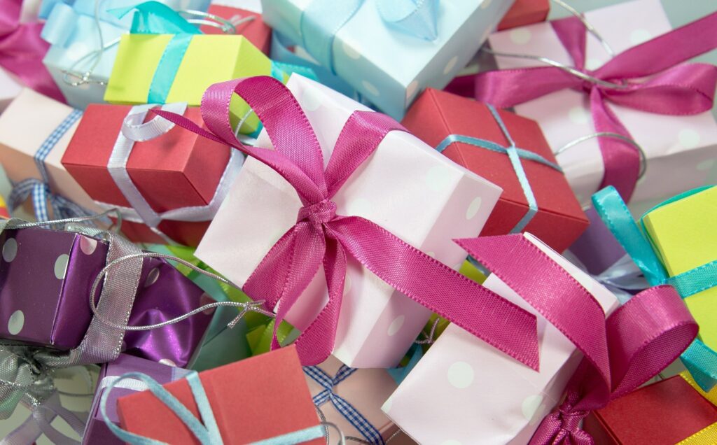 image de plusieurs cadeaux