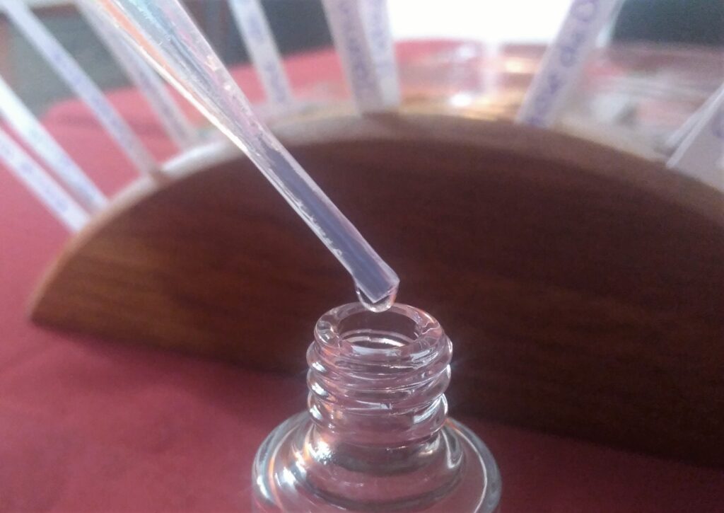 Goutte Ã  goutte le parfum se crÃ©e - Parfumeurs Amateurs